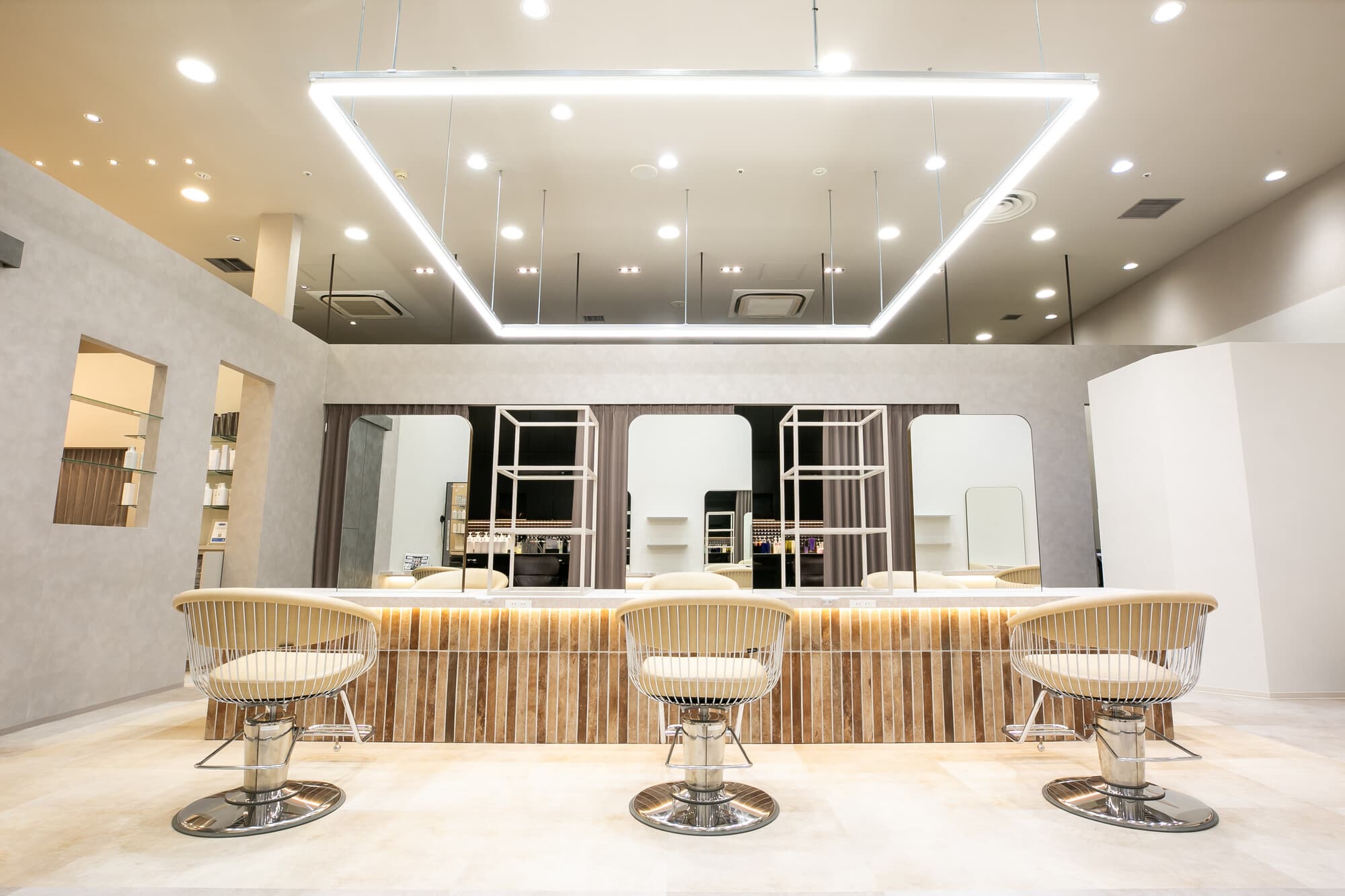 ZELE イオンモール新瑞橋 店内